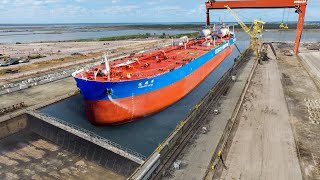 The Impressive Process of Moving Gigantic Ships into Dry Docks [upl. by Elna]