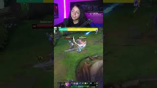 Irelia pega mucho 😫       leaguepartner leagueoflegends leaguememe leagueoflegends leag [upl. by Nahgiem]