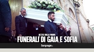 Rabbia ai funerali delle bimbe uccise dalla mamma quotGaia e Maria Sofia vi chiediamo scusaquot [upl. by Conrad569]