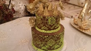 طورطة رااااقية بالشوكولاته مزينة بطربقة الاستنسل مع شرح مفصل stencil cake decorating [upl. by Anoiuq]