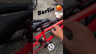 Berlin 😂 Fahrrad am besten direkt anschweißen😂 [upl. by Niveb]