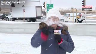 UNE JOURNALISTE SE PREND UNE BOULE DE NEIGE EN PLEINE FACE [upl. by Kcirdde]