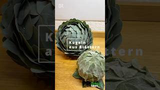 Kugeln aus Blättern garten blätterkugeln blätterbälle dekomitlaub diy howto [upl. by Ardnasyl]