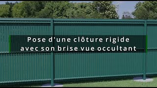 Installation dune clôture résidentielle rigide avec son panneau occultant à lamelles PVC [upl. by Gussman]