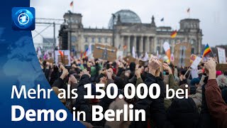 Berlin Mehr als 150000 Menschen bei Demo gegen Rechtsextremismus [upl. by Tare281]