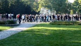 Stuttgart Mittlerer Schlossgarten  200 Polizisten gegen 1 Zelt [upl. by Imiaj]