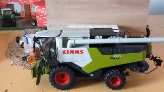 Claas moissonneusebatteuse trion 720 [upl. by Litsyrk378]