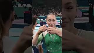 Rejetée par la France la gymnaste Kaylia Nemour obtient une MÉDAILLE dOR pour lAlgérie [upl. by Assennav700]