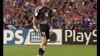 Fabien Barthez Vs Fernando Totti FIGHT [upl. by Nauqed]