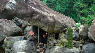 3 DAYS solo survival CAMPING  FISH TRAP CATCH and COOK Survival Shelter under the giant rock [upl. by Arabele]