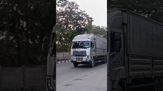 HINO SG DI DAMPINGI QUESTER TRONTON WINGBOX quotAL FATIHquot hino quester [upl. by Uaeb]