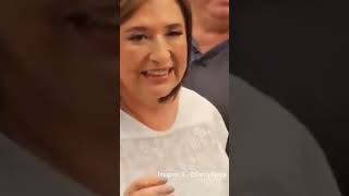 Xóchitl Gálvez recibe limonazo en la cara en un mercado de la Miguel Hidalgo [upl. by Atem]