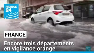 Encore trois départements en vigilance orange pluieinondation • FRANCE 24 [upl. by Asilej]