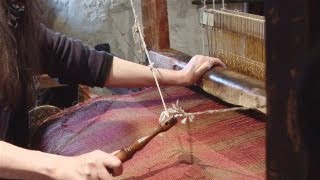 How To Weave On A Traditional Loom [upl. by Gorlicki]