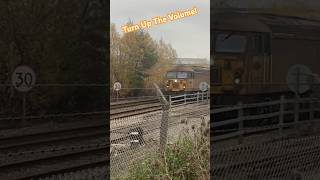 A FILTHY 56302 THRASHES through Uttoxeter class56 colasrail train britishrailways uttoxeter [upl. by Tesler589]