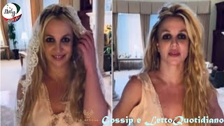 Britney Spears sposa se stessa “È la cosa più geniale che abbia mai fatto” VIDEO [upl. by Kempe]