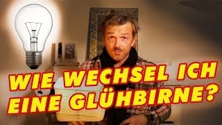 Wie wechsel ich eine Glühbirne  Tutorial [upl. by Annaoj]