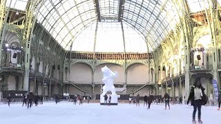 A Paris le Grand Palais se métamorphose en patinoire géante [upl. by Spiegelman]