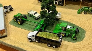 JOHN DEERE Hay and Cattle Farm at the 2024 St Louis Farm Toy Show [upl. by Pavlish]