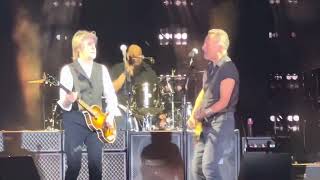 PAUL McCARTNEY amp BRUCE SPRINGSTEEN  GLORY DAYS  PYRAMID STAGE  GLASTONBURY  250622 [upl. by Sparks]