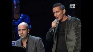 Kekko dei Modà con Checco Zalone liveArena di Verona  Inverno a primavera 22  16092012 [upl. by Aicilic]