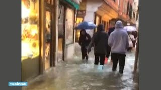 Doden door noodweer Italië Venetië staat bijna helemaal onder water  RTL NIEUWS [upl. by Ophelia]