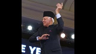 Former Jammu and Kashmir CM Farooq Abdullah sings and dances on NavratriNational News Politics [upl. by Pisano]