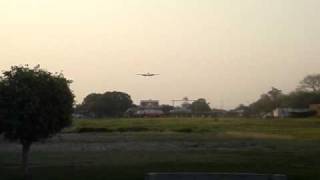 Beech Baron 58 TC Grass Strip Landing [upl. by Stolzer]