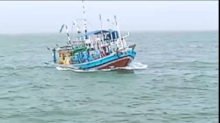 Green Sea Fishing Boat Drowning Fisher man Pakistan Fishing Boat 🛥 [upl. by Asit771]