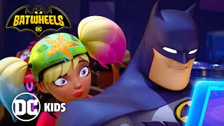 ¡Despistada  Batwheels en Español 🇪🇸  DCKidsEspana [upl. by Laemsi872]