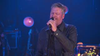 Blake Shelton  Gods Country Live in Los Angeles [upl. by Enomis]