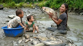 30 day and night journey with my children to catch fish  trap giant fish to sell at the market [upl. by Odlabso]