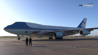 Aankomst president Obama op Schiphol [upl. by Arhat]