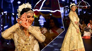 Sushmita Sen Graces The Bombay Times Fashion Week Event In Her Glittery Golden Gorgeous Outfit [upl. by Magnusson]