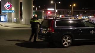 Gemaskerde mannen overvallen supermarkt aan Leyweg in Den Haag [upl. by Akkin]