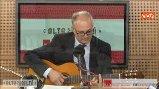 Il nuovo ministro dellEconomia Gualtieri canta Bella Ciao alla chitarra [upl. by Peatroy]