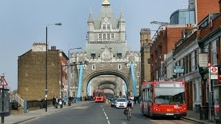 London streets 244  Guy´s Hospital SE1  Tower Bridge  Bishopsgate  River street EC1 [upl. by Donadee]