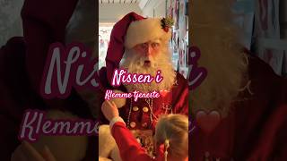 Klemte Julenissen i barnehagen christmas [upl. by Ellezaj]