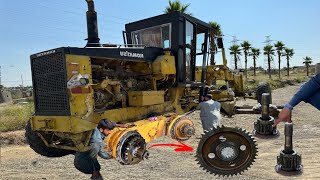 The shaft and gear inside the caterpillar wheel tandem is broken in the desert [upl. by Esenaj36]