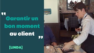 Le métier de serveuse de restaurant [upl. by Dasi]