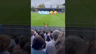 La mascotte de lAviron Bayonnais applaudit des pieds 😜🤣 rugby humour drôle bayonne mascotte [upl. by Nyladam182]