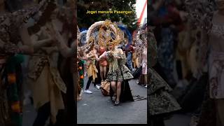 Joget menarik Pasangan jogetan horeg funny fyp shorts [upl. by Ahsekram946]