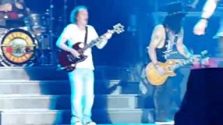 Angus Young tocando ACDC com Guns N Roses na Austrália [upl. by Ellenyl207]