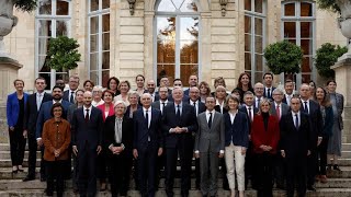 Voici la photo officielle du gouvernement de Michel Barnier et de ses 41 ministres [upl. by Tisha]