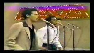 Alex Bueno canta quotTengo Miedoquot 1983 [upl. by Aizirk]