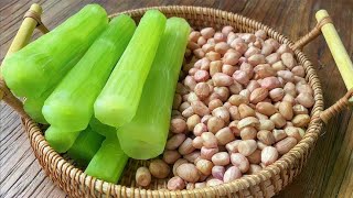 Lettuce and peanuts are cooked together Its too fragrant and simple to do Its okay to eat it wh [upl. by Jewelle758]