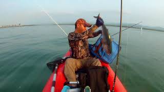 Kayak fishing en Petacalco Guerrero en kayak inflable Intex Excursión Pro [upl. by Eromle]