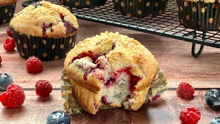 Muffins fruits rouges  recette Cyril Lignac [upl. by Artemahs]