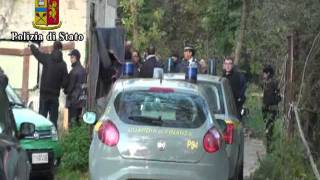 Pescara operazione congiunta di Polizia Carabinieri Finanza Forestale 16 11 2011 [upl. by Stevana682]