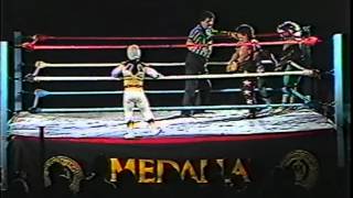 WWC Mascarita Sagrada amp Aguilita Solitaria vs El Espectrito amp Piratita Morgan 1990 [upl. by Suiremed]